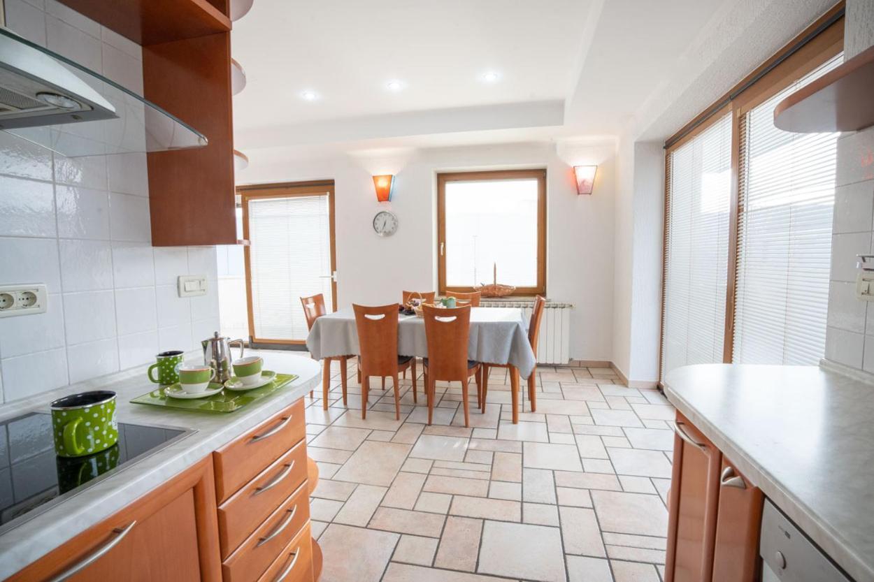 Apartment Ajdi Айдовшчіна Екстер'єр фото
