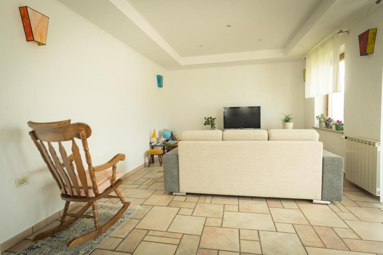 Apartment Ajdi Айдовшчіна Екстер'єр фото